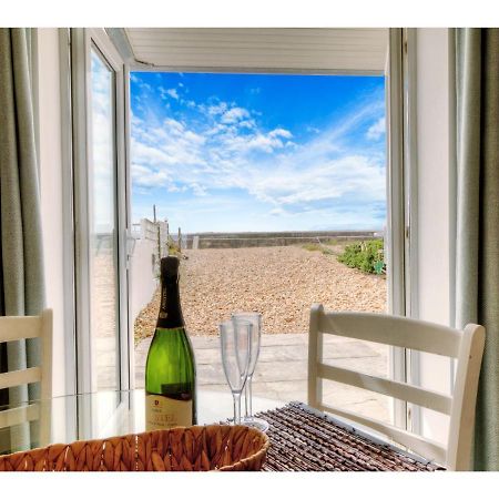 Pass The Keys Shore To Please - Sea Views And Beach Front Modern 1Bed Apt With Sofabed Portsmouth Exterior foto