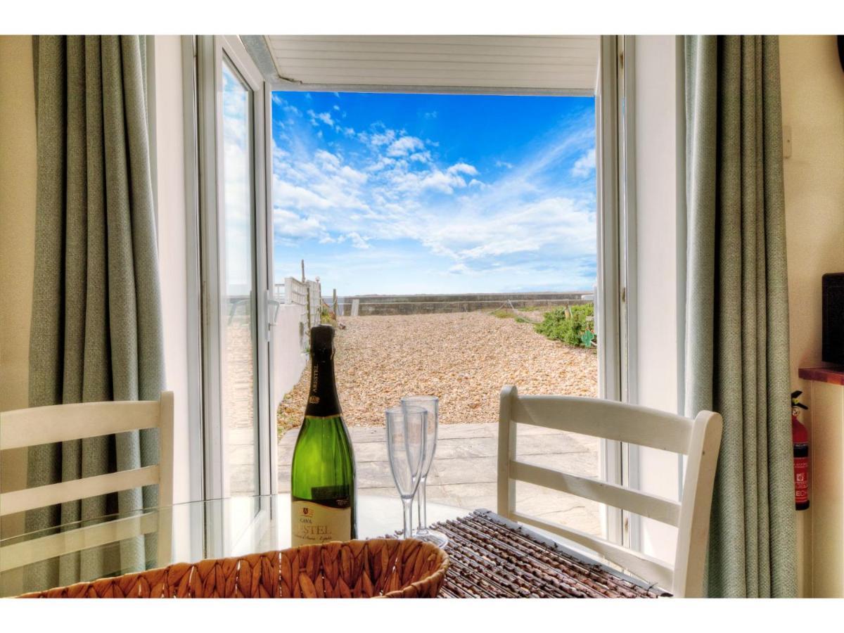 Pass The Keys Shore To Please - Sea Views And Beach Front Modern 1Bed Apt With Sofabed Portsmouth Exterior foto